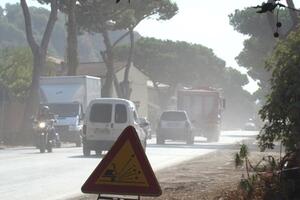 Si ribalta un camion sulla via Aurelia a Nazzano:  c&#039;è un morto e il traffico in tilt