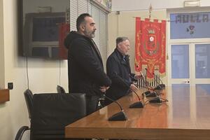 Lezioni di democrazia per una scolaresca di Albiano in visita al comune di Aulla