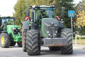 Coldiretti Massa Carrara:  a Licciana Nardi la sfilata dei trattori e la benedizione dei prodotti della terra, agricoltura in festa per 75° giornata del ringraziamento