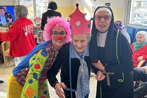 Carnevale in festa alla RSA Sanatrix: un pomeriggio di musica e condivisione con il sindaco