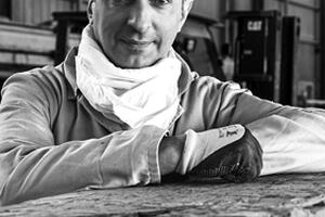 A Carrara in piazza Duomo torna l'Albero di Natale d'Artista. Mikayel Ohanjanyan presenta La Stella