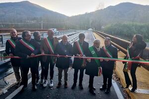 Riaperto il secondo ponte sul Torrente Penolo. Lorenzetti: "Grande collaborazione fra Comune di Tresana e Provincia di Massa-Carrara"