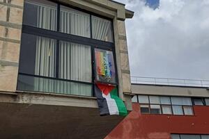 Bandiera della Palestina sul muro del comune: la lista del sindaco  Arrighi risponde alle polemiche