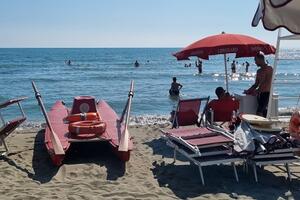 Superbagnini al bagno Carlo Rossi di Marina di Massa: tre salvataggi in un giorno