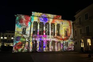 Carrara Capitale toscana dell’arte contemporanea: Lucilla Giagnoni porta in scena ‘Big Bang’