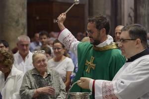 Furto con scasso nel Duomo di Carrara, profanato anche il Tabernacolo: il parroco Don Piero Albanesi chiude l’abbazia fino a sabato 10 gennaio