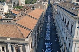 Torano nel Guiness dei Primati: velo di Sant'Agata lungo un chilometro fatto con centrini e merletti cuciti dai paesani