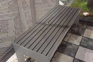 Pensiline del bus a Carrara: tre anni di attesa, soldi spesi e ancora una volta un risultato inadeguato secondo il consigliere Mirabella