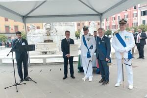 80° anniversario della Repubblica: il presidente della Provincia Valettini consegna le onorificenze OMRI a due cittadini di Aulla