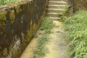 Villaggio San Luca, infiltrazioni e promesse disattese. «Adesso basta, il Comune intervenga»