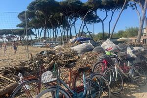 Spiaggia della Partaccia invasa dai rifiuti: l&#039;indignazione dei turisti del primo maggio