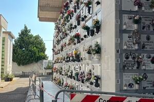 Degrado, sporcizia, mancanza di rispetto degli orari e della dignità dei defunti e delle loro famiglie: la drammatica realtà del cimitero di  turano a Massa