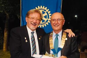 Passaggio di consegne alla presidenza del Rotary Club Carrara e Massa: da Gian Luigi Fondi al nuovo presidente Andrea Del Veneziano