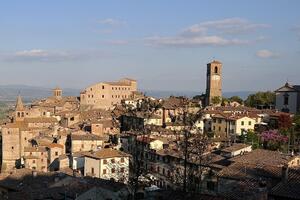Torano Notte e Giorno in trasferta ad Anghiari con le opere del maestro Michele Monfroni.