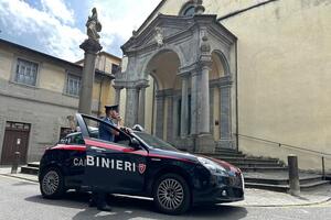 Truffe agli anziani: i veri Carabinieri arrestano due donne ad Aulla e recuperano l'intera refurtiva