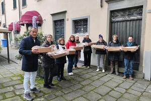 Consegnate 120 strenne di Natale alle Caritas Apuane. Il dono della Fondazione CrC