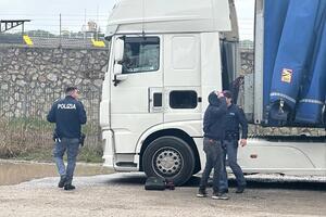 Camion con un quintale di cocaina a Massa: arrestato il camionista rumeno