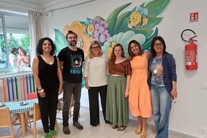 L’arte in tavola. Inaugurati nella mensa dell’asilo nido ‘I Cuccioli’ i murales di Rosmunda