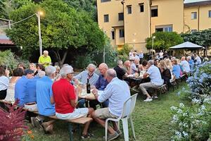 La Cena sotto le Stelle raccoglie oltre 3.000 euro per la Mensa della Carità. L’associazione: “Adesso abbiamo bisogno di certezze”