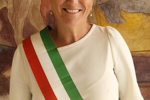 Il sindaco Arrighi festeggia in comune i nuovi cittadini italiani l&#039;11 dicembre