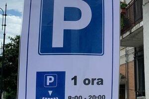 Parcheggi a disco orario a Marina di Carrara per garantire il ricambio di auto: a proposta di Confcommerco per il piano della sosta