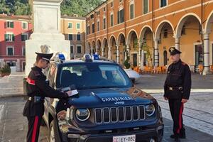 Spacciava cocaina e hashish in pieno centro a Carrara. arrestato dai carabinieri uno straniero di 31 anni