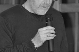 L’ultima silloge poetica di Stefano Peressini in biblioteca a Carrara