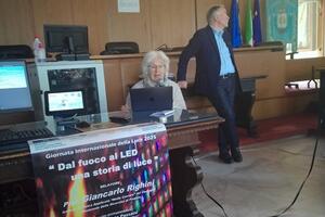 La storia della luce raccontata agli studenti del Marconi e del Meucci e ai membri del Club UNESCO dal professor Giancarlo Righini