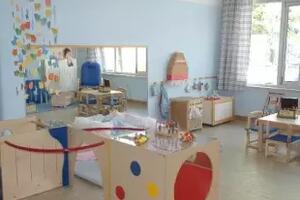 Allagato l'asilo nido comunale Cavalluccio Marino a Marina di Massa: il sindaco sospende l'attività  per l'intervento di riparazione