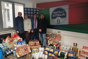 Una tonnellata di aiuti alimentari raccolti da Fratelli d'italia Massa per aiutare le famiglie in difficoltà