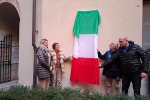 Palazzo Ducale: una lapide ricorda l&#039;ex vice presidente Grassi e le vittime del Covid