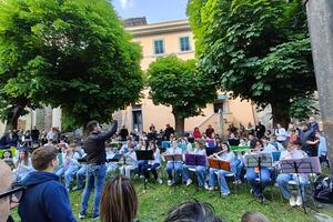 "Camminando mi sol": successo a Fivizzano per il saggio musicale  dell'Istituto Moratti Bonomi