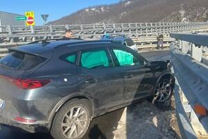 Rapinano un&#039;anziana in un parcheggio: arrestati dalla polizia stradale di Pontremoli dopo un lungo inseguimento in auto