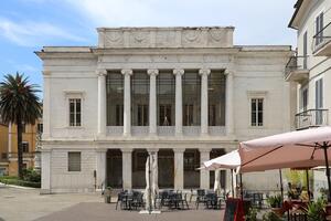 Aperte su Vivaticket le prenotazioni per le due serate al Teatro degli Animosi per Carrara, capitale toscana dell'arte contemporanea