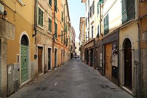Prosegue con una nuova mostra il progetto ‘Arte abitata’: il fondo in via Santa Maria ospita il collettivo artistico Espressione21