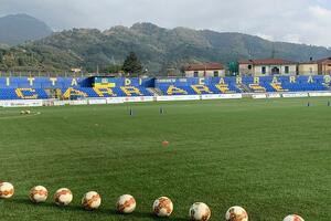 Un milione e mezzo per adeguare lo Stadio dei Marmi alla serie B: l&#039;amministrazione promette una curva da 2400 posti e invita  gli industriali del marmo a sostenere il progetto