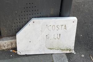 Vandalizzato il cippo commemorativo di Gianluca Costa, giovane dj carrarese morto in un incidente sul viale XX Settembre nel 1984