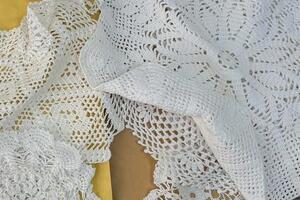 Una mantella di pizzo ricamato a mano per la Madonna di Sant'Agata lunga un chilometro e mezzo: al record hanno contribuito anche le donne di Torano