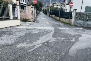 Situazione insostenibile per la sicurezza stradale in Via Petroniano a Massa: residenti e commercianti avviano una raccolta firme