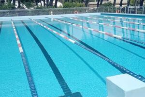 Manutenzione ordinaria, chiude la piscina coperta di Marina Fermo tecnico in vista della riapertura per la stagione autunnale