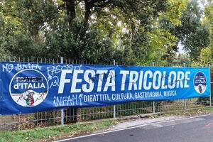 Vandalizzato lo striscione d&#039;entrata della Festa Tricolore di Fratelli d&#039;Italia alla Comasca: la riflessione dell&#039;onorevole Amorese