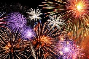 A Marina di Carrara la serata dei fuochi d'artificio: appuntamento  venerdì 14 agosto alle 22.30. Attenzione alle disposizioni in vigore per lo svolgimento in sicurezza della manifestazione