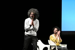 Successo per la manifestazione "Inchiostro a 33 giri": boom di presenze per Caparezza