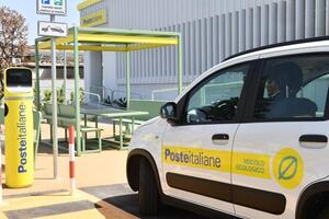 Poste Italiane: sette colonnine ricarica auto elettriche installate nella provincia apuana