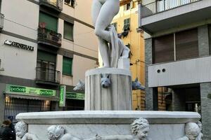 Giornata internazionale per l&#039;eliminazione della violenza contro le donne: a Carrara si illuminano di rosso quattro monumenti