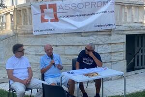 Degrado e abbandono a Marina di Massa: l'associazione dei proprietari di case non residenti a Massa ha incontrato l'assessore Acerbo a Villa Cuturi