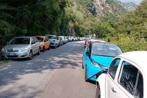 Parcheggi selvaggi vicino al torrente Renara: 500 firme raccolte dal Circolo della Montagna di Rifondazione Comunista Massa