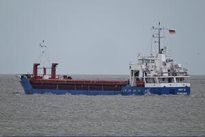 La  Guardia Costiera ferma una nave da carico nel porto di Marina di Carrara  per “gravi carenze”