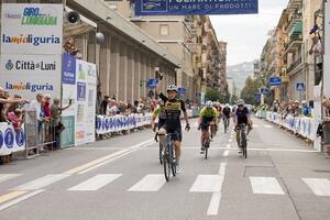 Alessia Orsi è la regina del quinto Giro della Lunigiana Donne