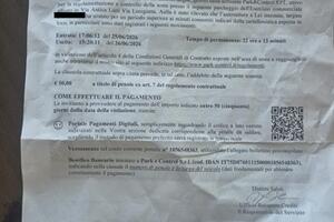 Fioccano le multe nel parcheggio del Penny Market di Aulla per soste lunghissime mai avvenute: la rabbia dei clienti del supermercato